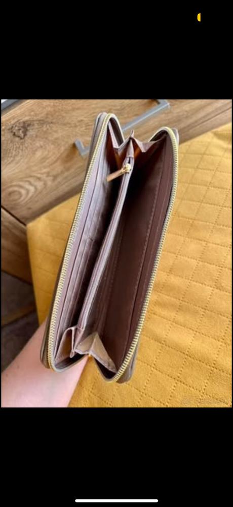 Peňaženka , hodinky , šatka, 