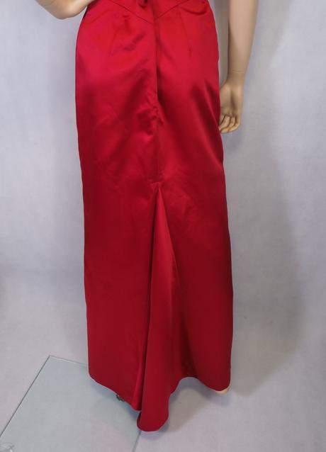 Kvalitné červené spoločenské šaty, s