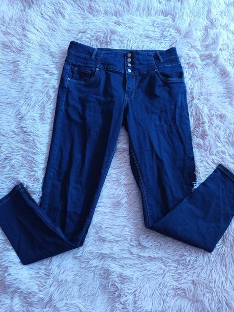 Tmavomodré rifle, clockhouse,44