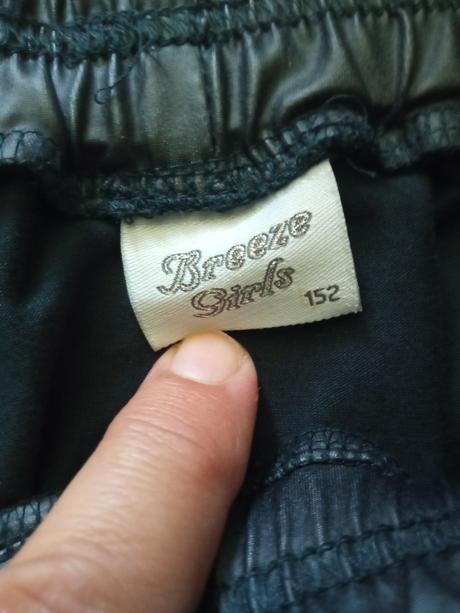 Suknička imitácia koženky, 146