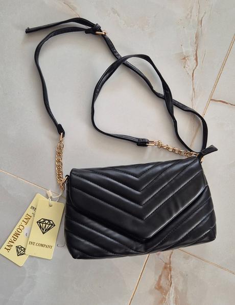 Krásna elegantná čierna kabelka, 