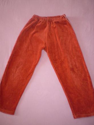 Velúrové tepláky, 104