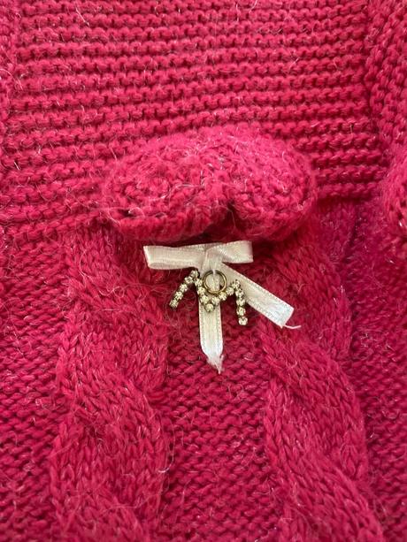 Sveter s kožušinovým golierom, 104