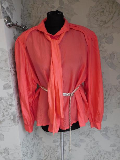 Pekna vzdušna bluzka, 46