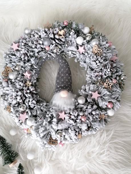 Zasnežený veniec škriatok, 