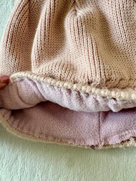 Dámska ružová pletená čiapka s brmbolcom, 