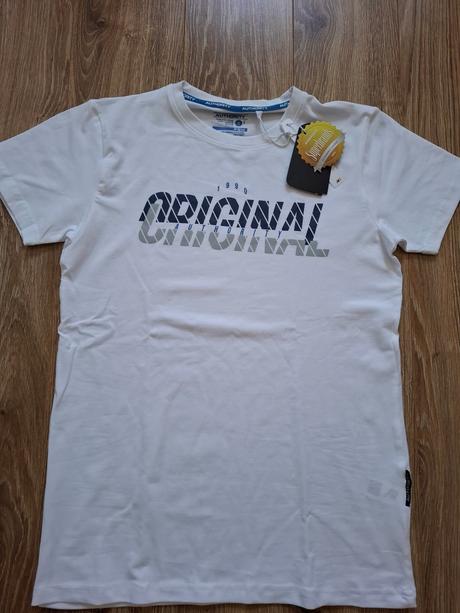 Chlapcenske tricko, authority,s