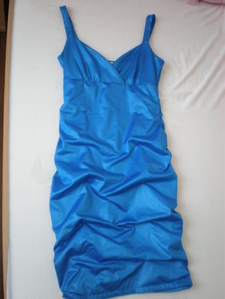 Modré šaty, 34