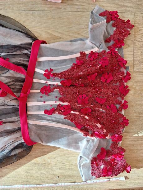 Nove plesove saty, 38