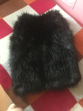 Vestička s umelej kozusiny, vel. s, zn. zara, zara,s