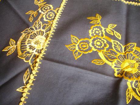 Vyšívané obrusy tmavohnedé s oranžovým 5 ks, 