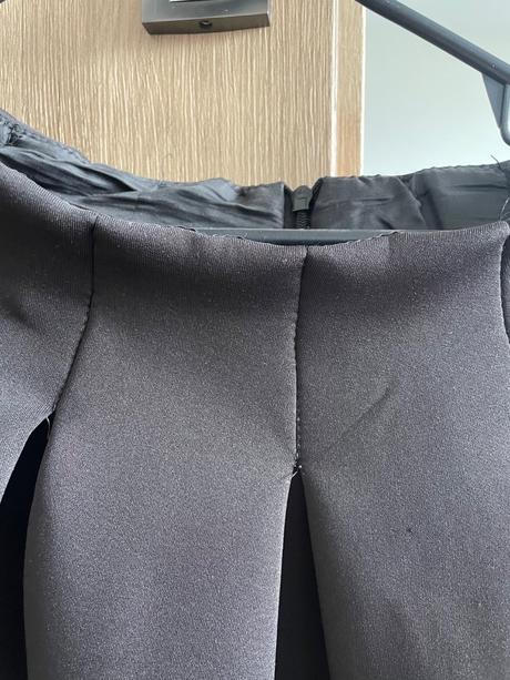 Dámska sukňa neoprénová, s