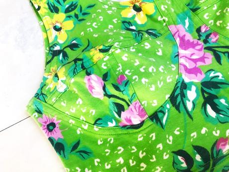 Kvetovaný crop top korzetového strihu, l