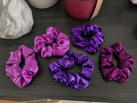 Fialové gumičky do vlasov satenove, 