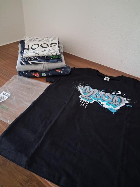 Predám nové tričko s visačkou darujem k tomu balik, roly,134