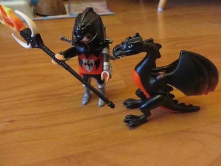 Playmobil - postavička rytiera s drakom,