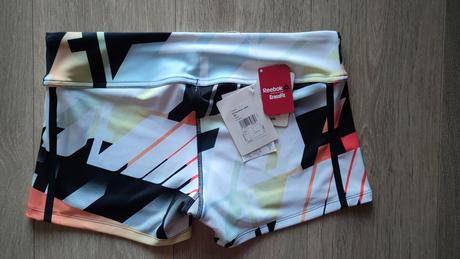 Úplne nové dámske kraťasy reebok crossfit, veľ.l., reebok,l