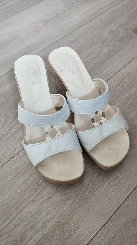 Biele slapky, 40