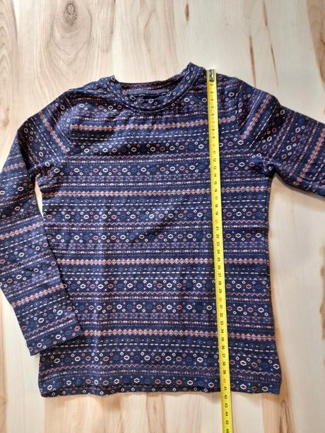 Tmavomodré tričko, lupilu,110