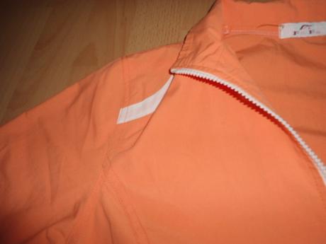 Dievcenska oranzova bundicka, 164