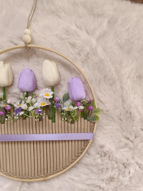 Kvetinová fialovo-biela dekorácia,