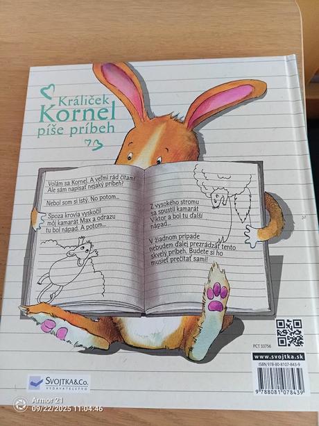 Králiček kornel píše príbeh, sa rád učí.,