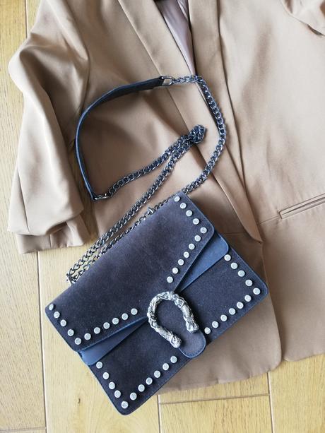 Hnedá kabelka s prackou,