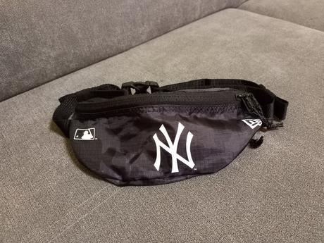 Taška /ľadvinka new era,