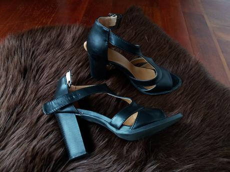 Sandalky na hrubom podpatku, 38