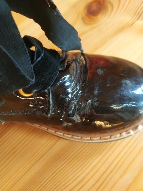 Lakované čižmičky, 28