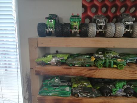 Ponúkam na predaj hot wheels, 