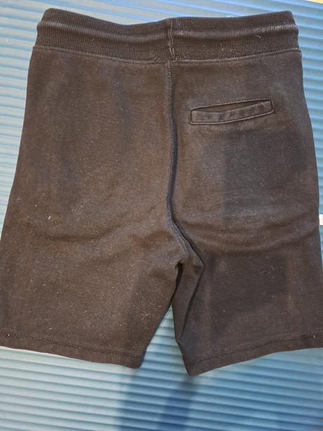 Kraťasy cierne, mango,134