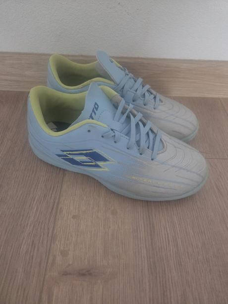 Chlapcenske kopacky, 32