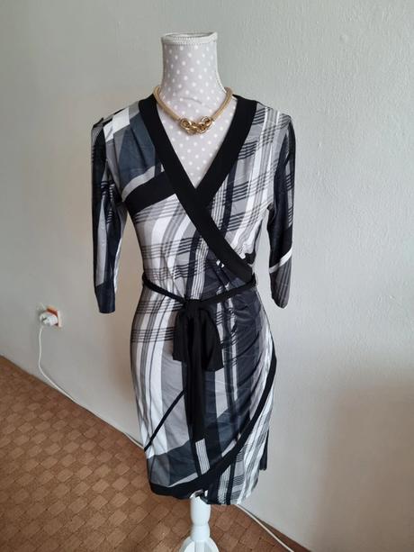 Elastické šaty so zavin.efektom veľ. s, s