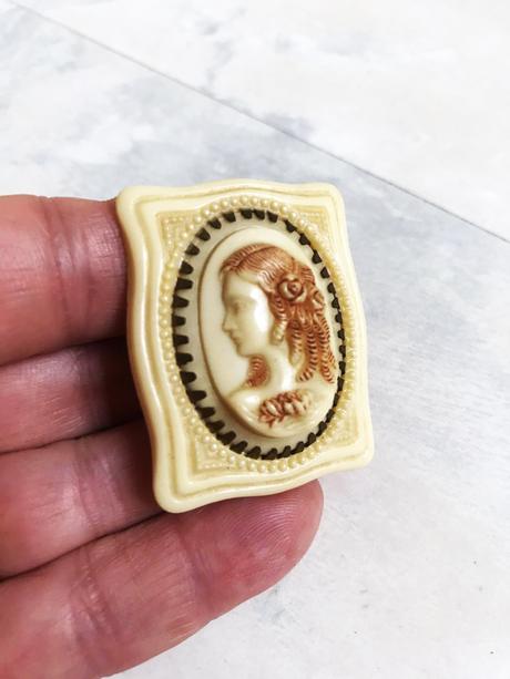 Starožitná kamej vintage brošňa,