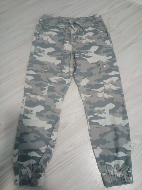 Predám nohavice, f&f,134