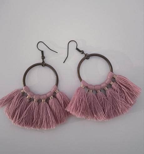 Náušnice strapcové,