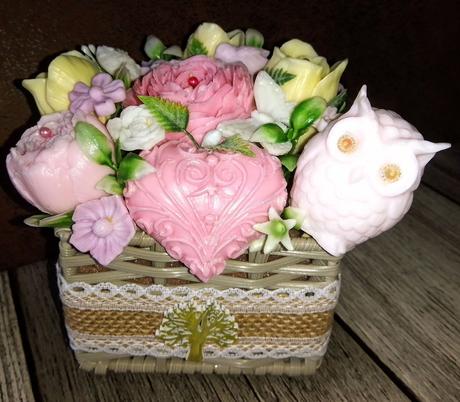 Mydlový košík - pivonie s tulipánmi, 