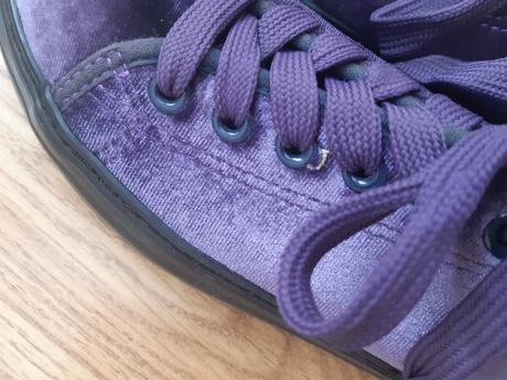 Zamatové tenisky, 37