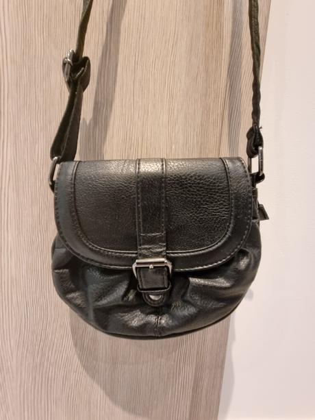 Čierna crossbody kabelka, 