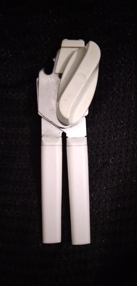 Otvárač na konzervy, 