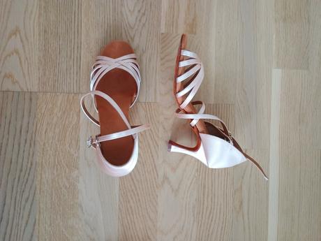 Tanečné topánky, 37