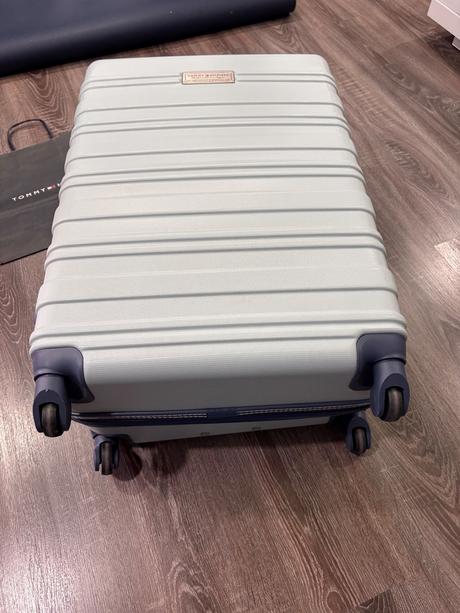 Tommy hilfiger nový velky cestovný kufor, tommy hilfiger