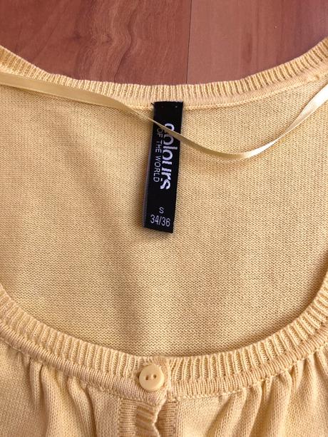 Krátky žltý svetrík, 36