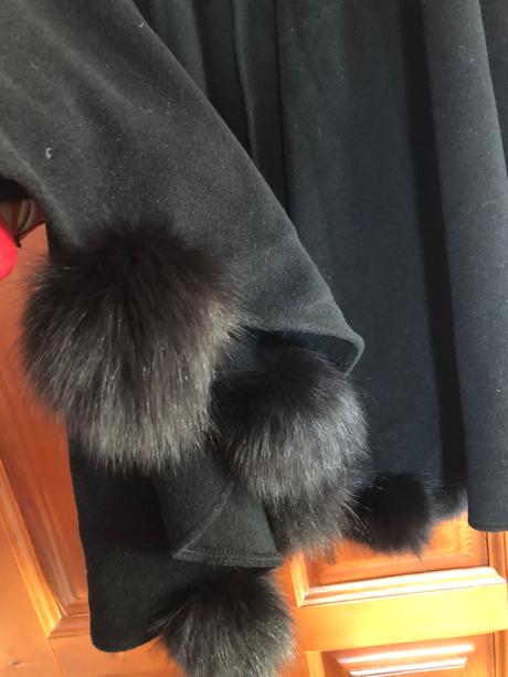 Pončo s pravou kozusinou, 