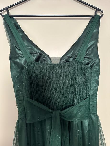 Trblietave šaty aj motýlik, 