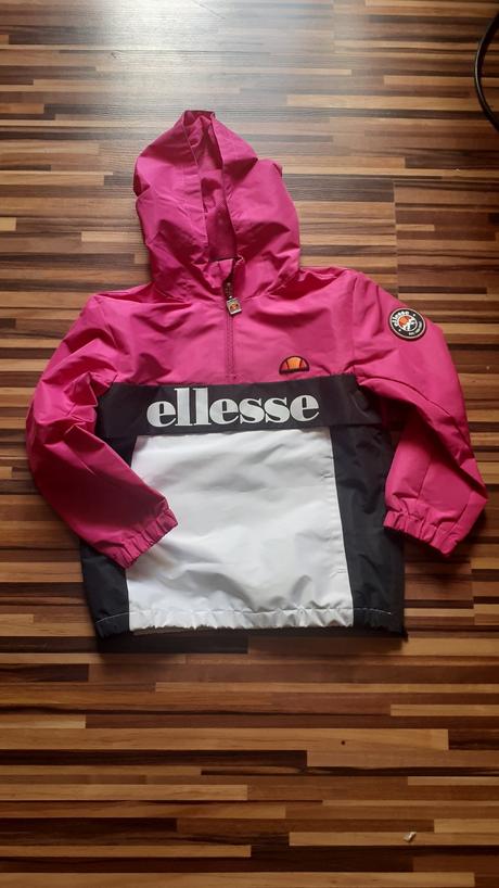 Bundička ellesse, 110
