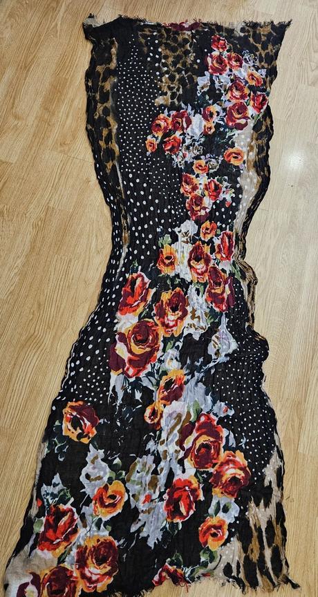 Šatka kvietkovaná s bodkami, 