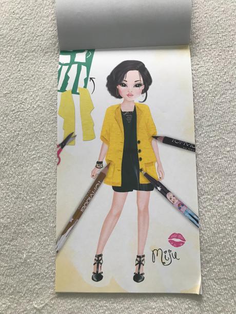 Bloček na kreslenie oblečenia dievčat,