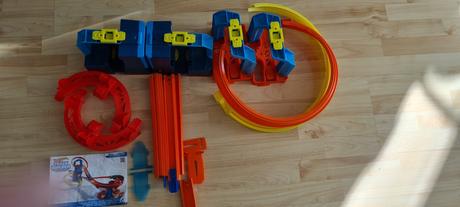 Hotwheels dráha track builder,